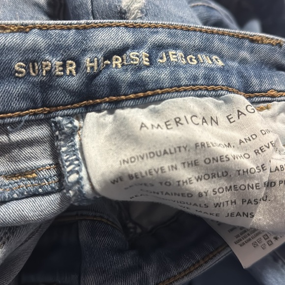 American Eagle “Next Level Stretch” Super Hi-Rise Jegging Distressed Jeans - Picture 6 of 6